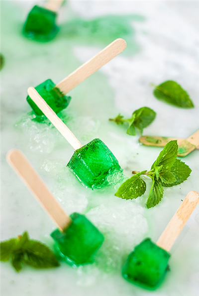 Mint and prosecco ice lollies